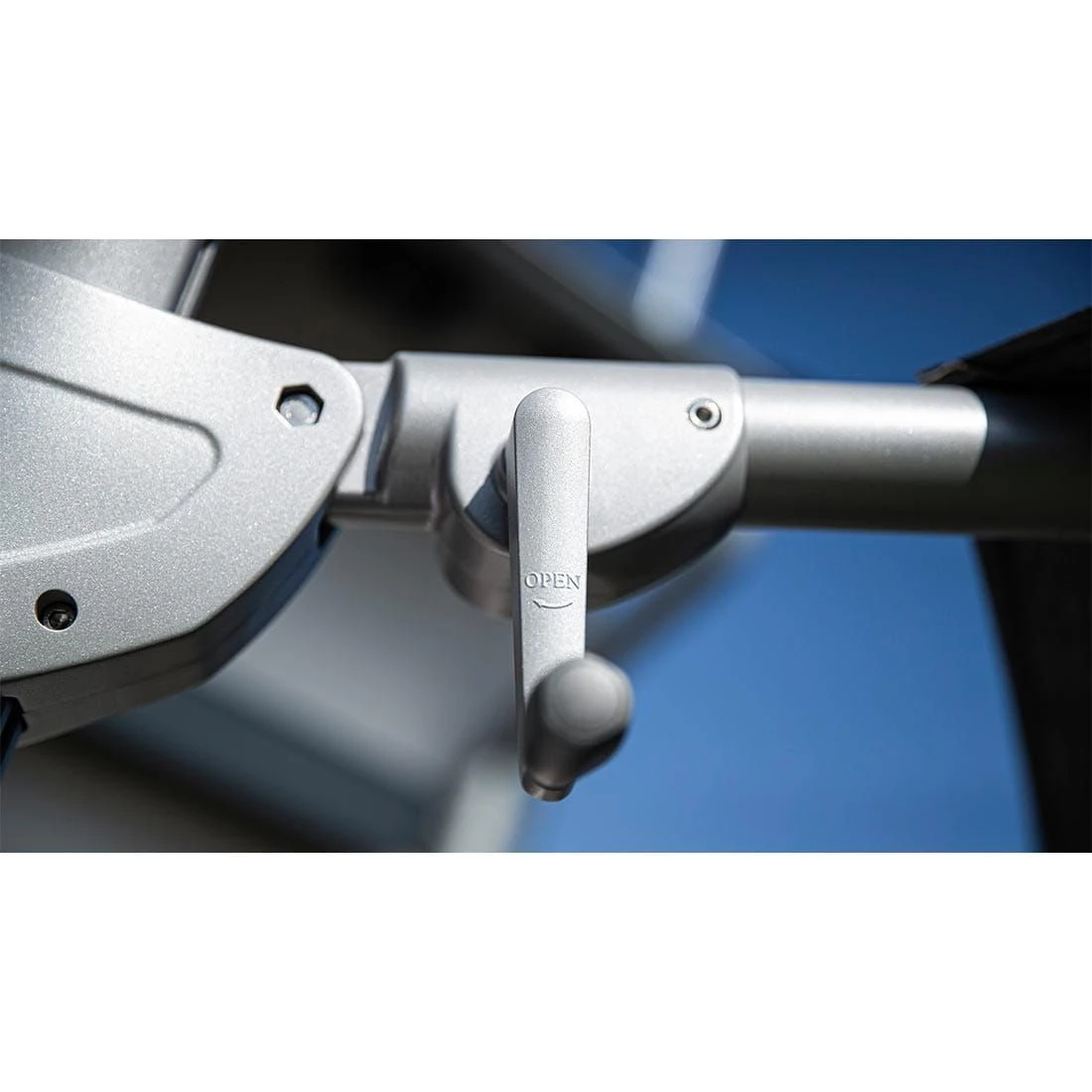 Kettler Easy Turn Ampelschirm Ø330cm Aluminium/Polyester Silber/Charcoal 7 Kettler Easy Turn Ampelschirm Ø330cm Aluminium/Polyester Silber/Charcoal – Bild 7